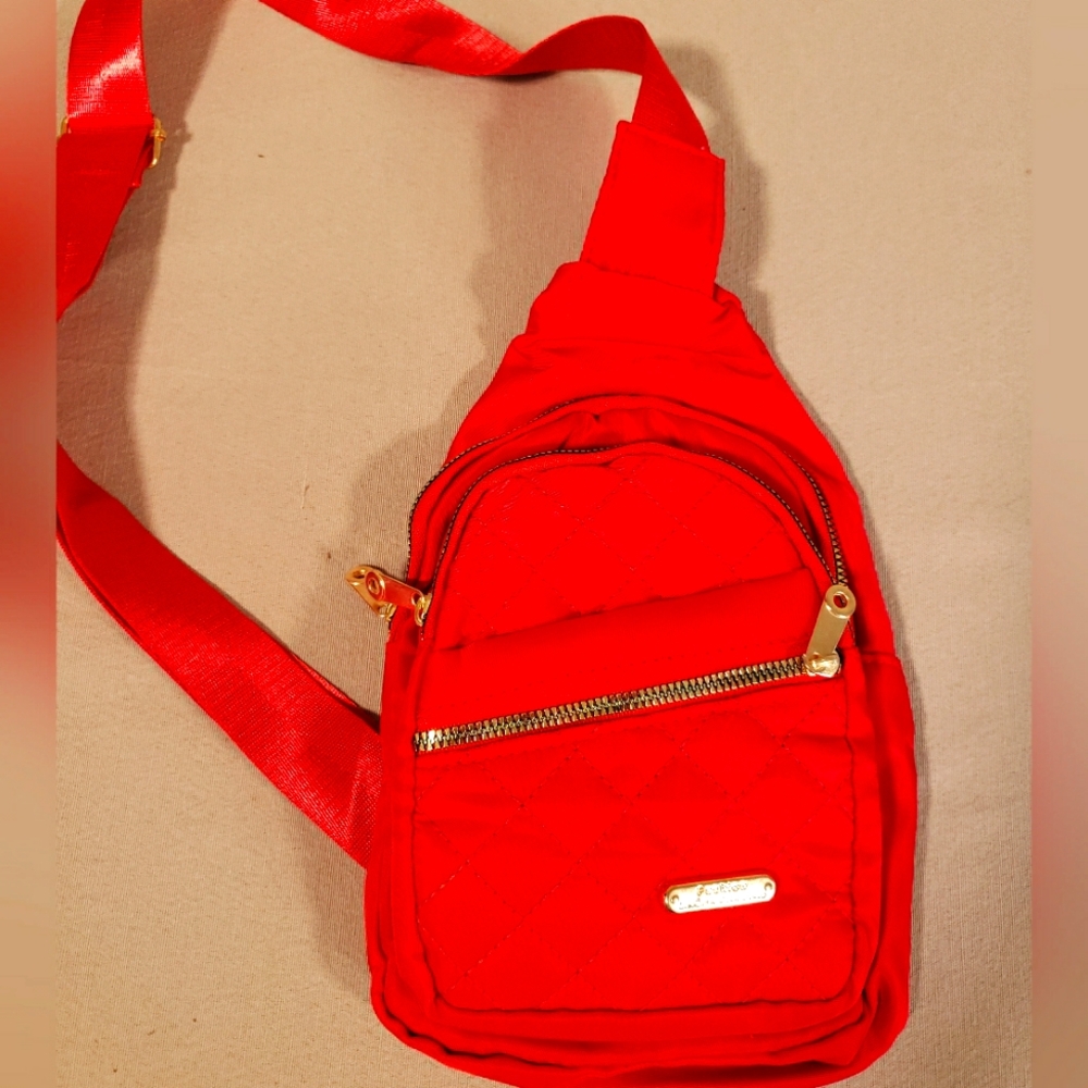 RED QUILTED SLING CROSSBODY BAG